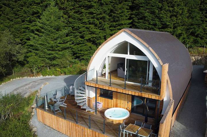 Cottage for 4 people, with hot tub and garden in Scotland
