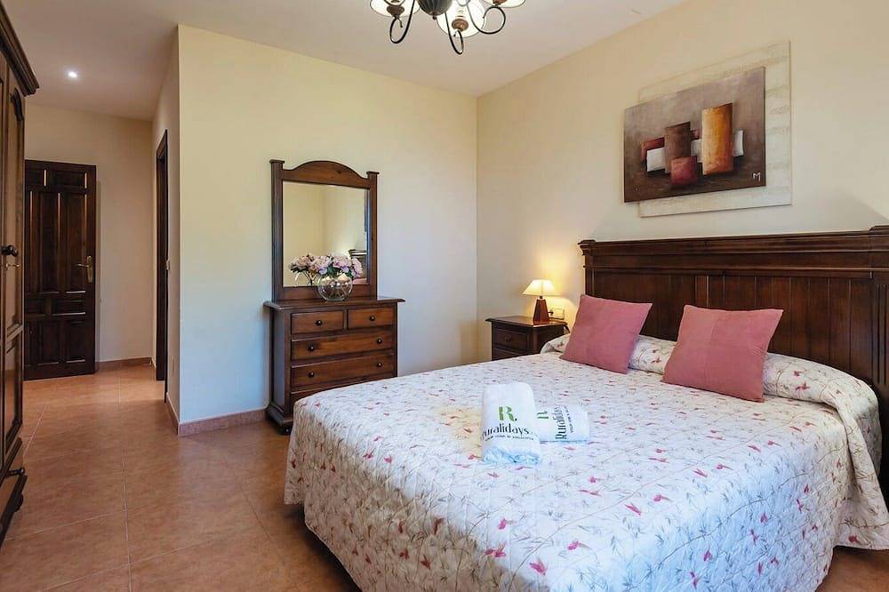 Azuara 3 Dormitorios Los Villares by Ruralidays in Los Villares, Sierras Subbéticas