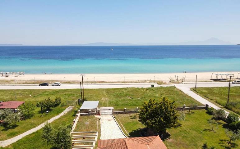 Location de vacances pour 13 personnes, avec Balcon et Terrasse ainsi que Jardin et Vue dans Ormos Panagias - 2