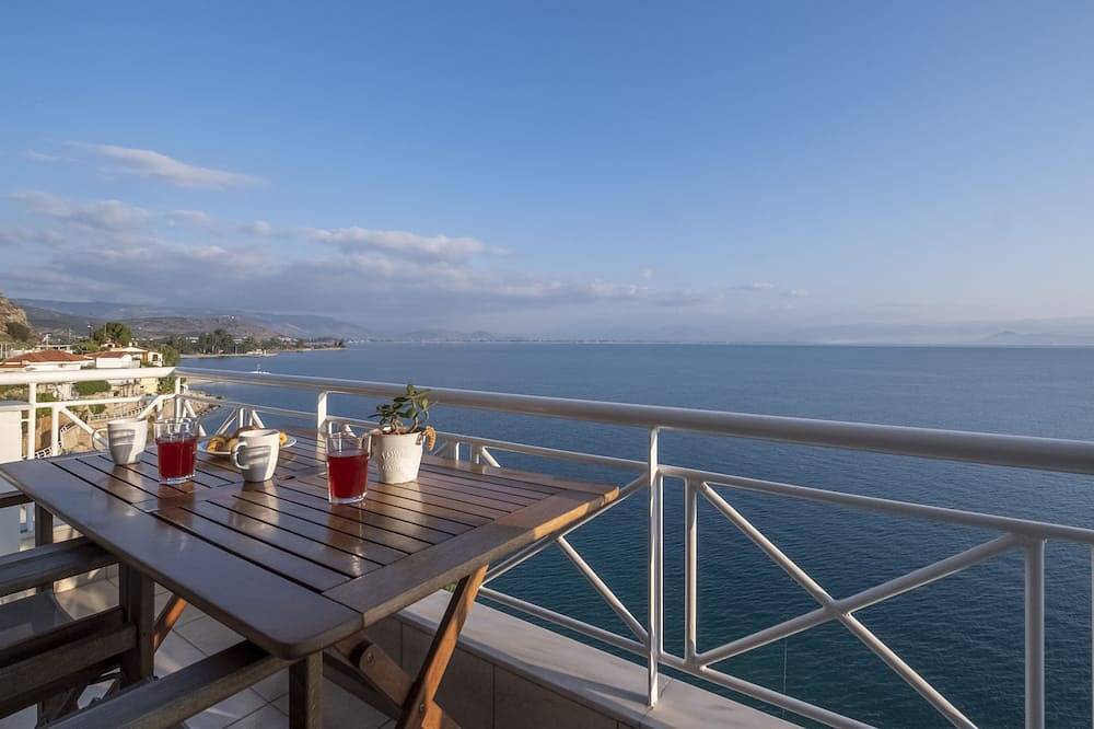 Ganze Wohnung, Waterfront Holiday apartment, in Kiveri, close to Nafplio, Mycenae, Peloponnese in Xiropigado, Kynouria