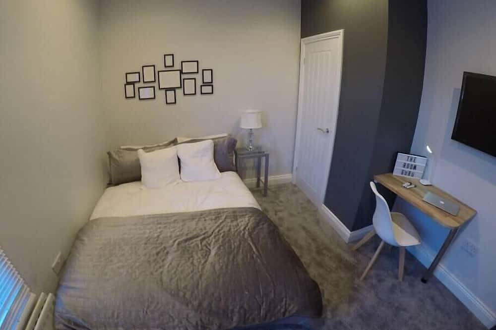 Essex House| Bedroom Tv| Fast Wifi| Workstays Uk in Middlesbrough, North East England