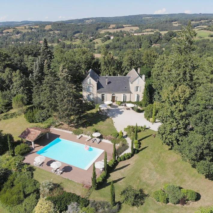 Chambre d’hôte pour 4 personnes, avec Terrasse et Jardin ainsi que Piscine et Sauna dans Pont De Bezergue