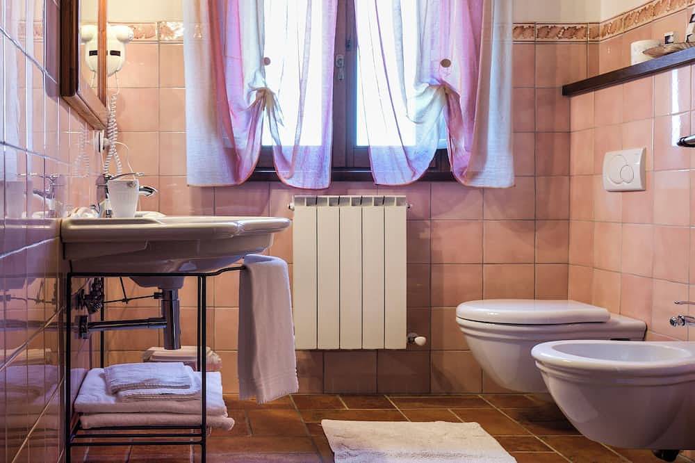 Casalantico: Le Rose, 4 pax con piscina e jacuzzi a Corinaldo, 10km dal mare in Corinaldo, Provincia di Ancona