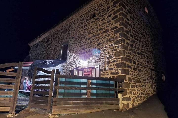 Gîte pour 18 personnes à Mazeyrat-d'Allier