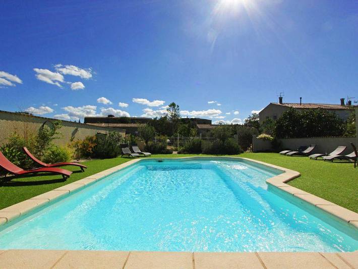 Gîte pour 8 personnes, avec terrasse et piscine ainsi que jardin et jacuzzi à Argens-Minervois