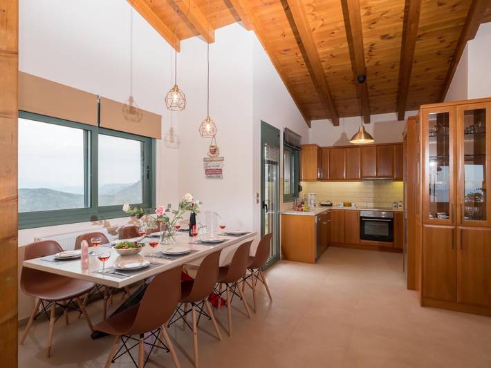 Villa voor 8 personen met terras in Agia Pelagia, Achlada