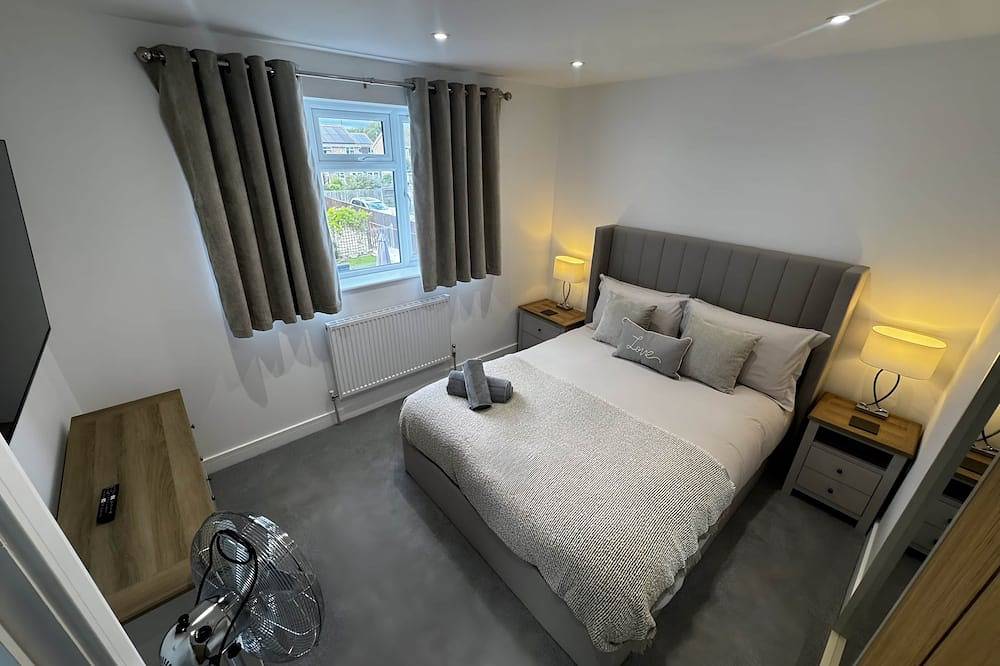 Amora Stays, Luxury 3 bedroom home, in the heart of Aylesbury. in Aylesbury, Buckinghamshire