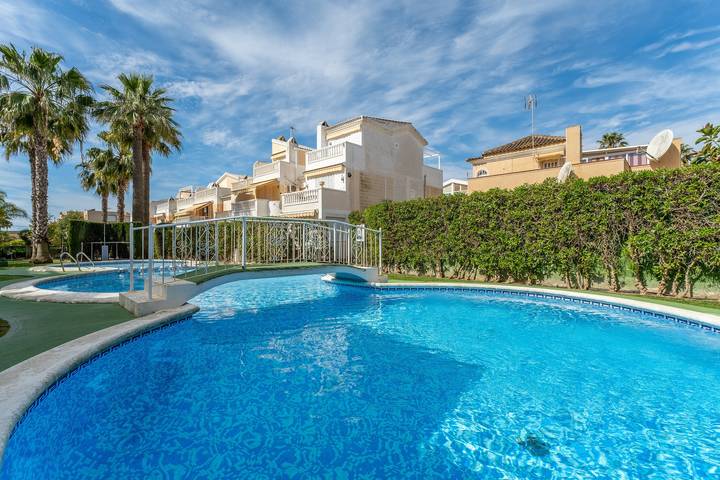 Location de vacances pour 6 personnes, avec balcon et jardin à Guardamar del Segura - 2