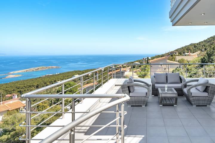 Ganze Wohnung, Apartment "Villa Coral – Erster Stock" mit privatem Pool & Wlan in Markopoulo-Mesogaia, Regionalbezirk Ostattika