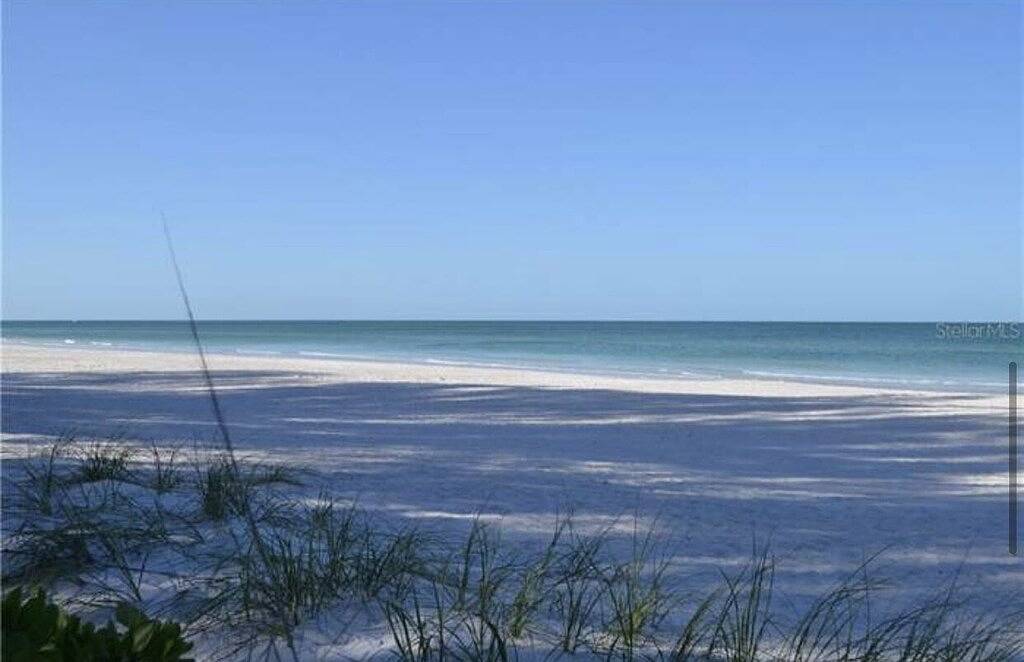 Ganze Wohnung, Location!! Cabana just steps from the beach! in Ilexhurst, Holmes Beach