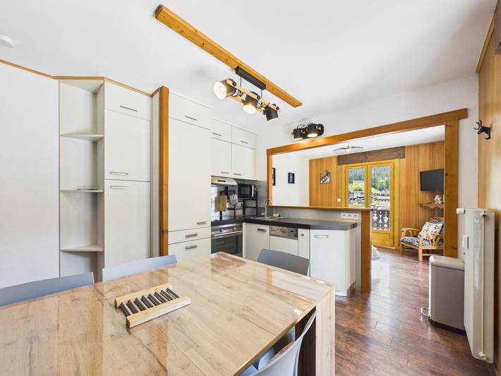 Entire apartment, Bright apartment with terrace, parking, and Wifi in Les Gets in Les Gets, Les Portes du Soleil