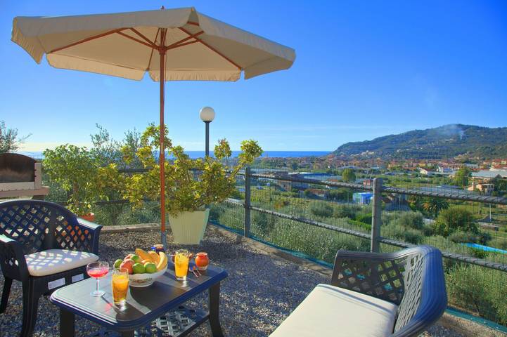 Ferienhaus für 4 Personen, mit Garten in Diano Castello