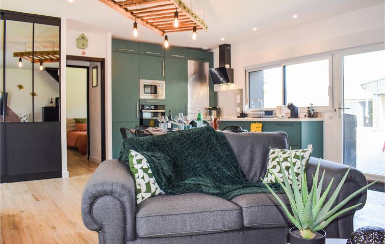 Apartamento de 105m² con piscina, jardín y aparcamiento, cerca del río Le Gouët in Le Vieux-Bourg, Côtes-d'Armor