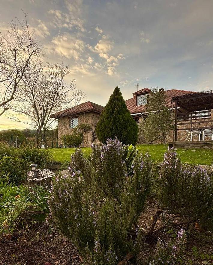 Casa rural para 24 personas, con Balcón y Jacuzzi además de Terraza y Jardín en Becerril de la Sierra