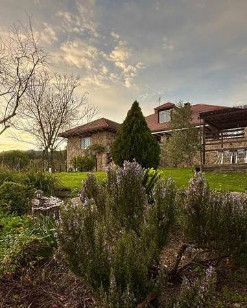 Casa rural para 24 personas, con jardín además de vistas y piscina, Se admiten mascotas en Provincia de Madrid