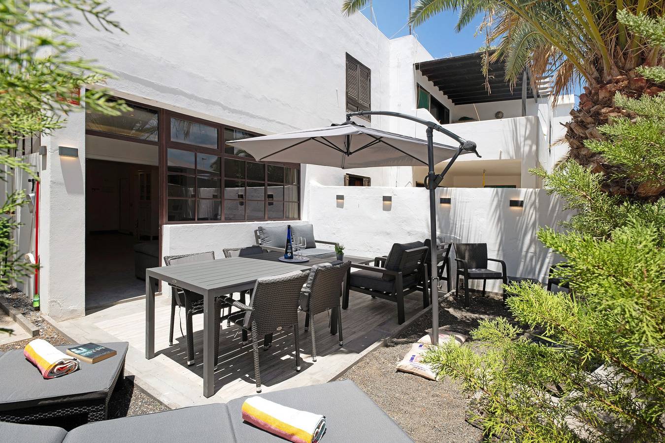 Appartement entier, Appartement 'Tranquilidad 300m To Beach' avec terrasse privée, jardin partagé et Wi-Fi in Puerto del Carmen, Tías