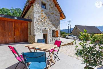 Gîte pour 4 personnes, avec terrasse dans Lac du Bourget