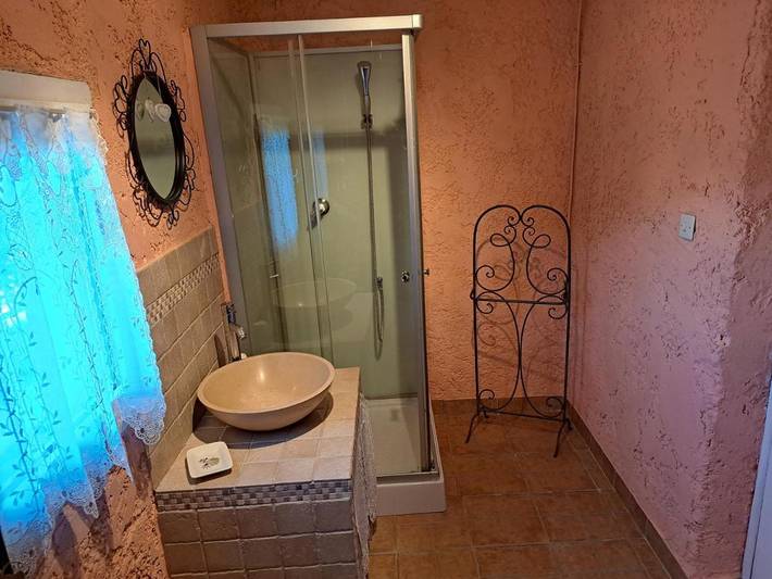 Chambre d’hôte pour 2 personnes, avec Terrasse et Jardin ainsi que Piscine et Vue à Roquevaire - 4