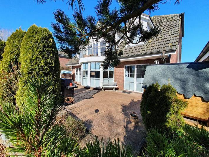 Ferienhaus für 8 Personen, mit Balkon und Whirlpool sowie Terrasse und Garten in Bojendorf
