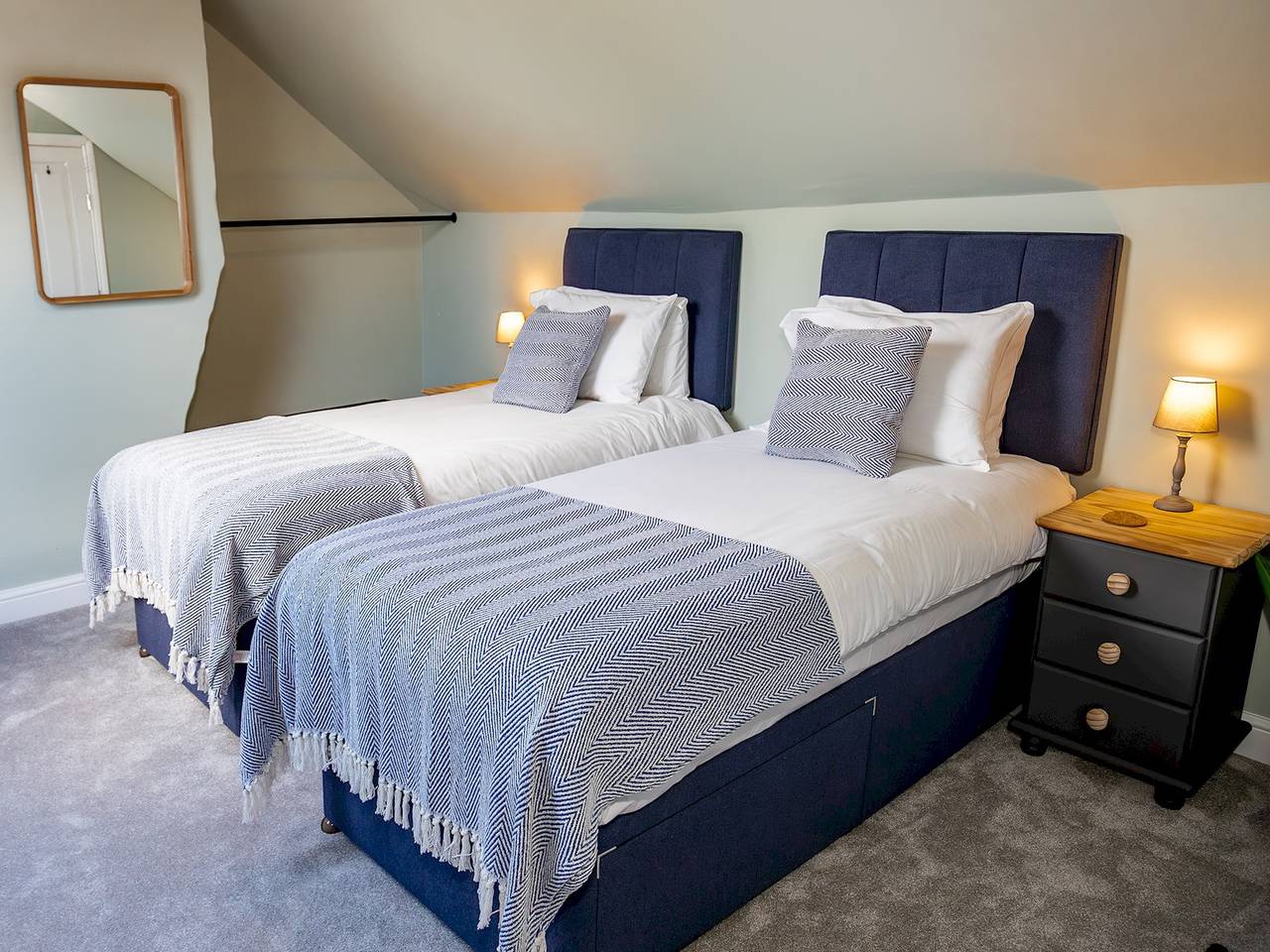 Entire apartment, Pass the Keys | Stylish 2 Bed Flat near Beach+M5 in Burnham on Sea & Highbridge, Somerset