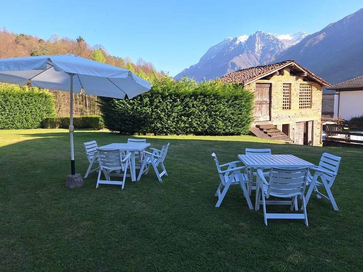 Gîte pour 3 personnes, avec jardin à Taceno