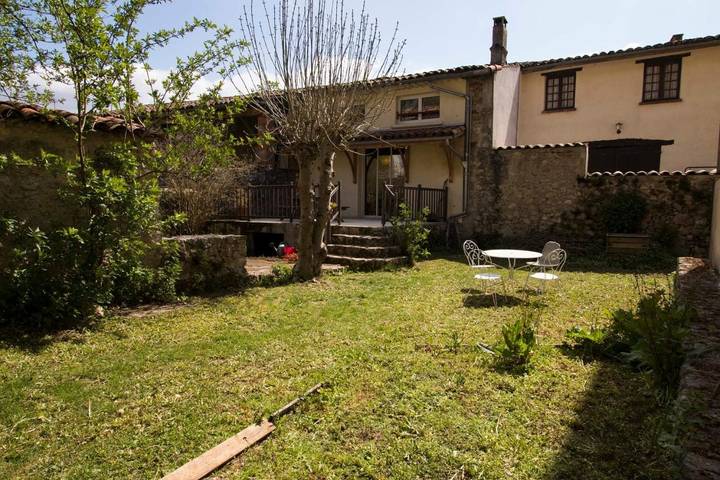 Hôtel pour 12 personnes, avec jardin, animaux acceptés à Roquefixade