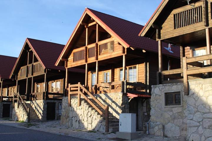 Gîte pour 10 personnes, avec terrasse et vue, animaux acceptés à Covilhã - 3