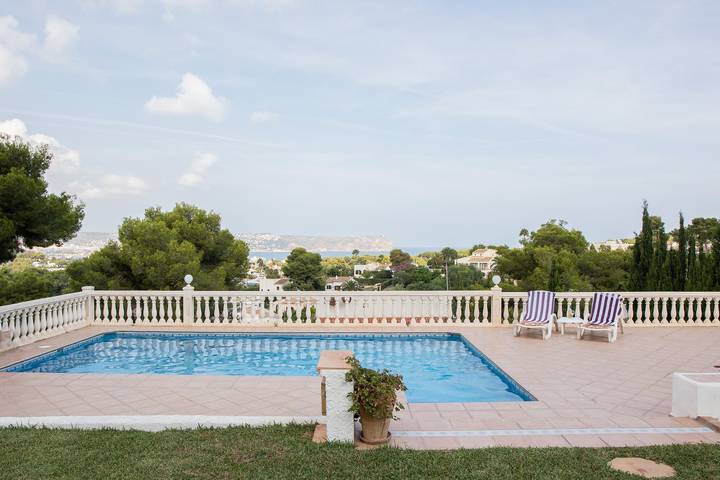 Villa 'La Paz' with Private Pool, Shared Terrace and Wi-Fi in Cap Martí, Jávea