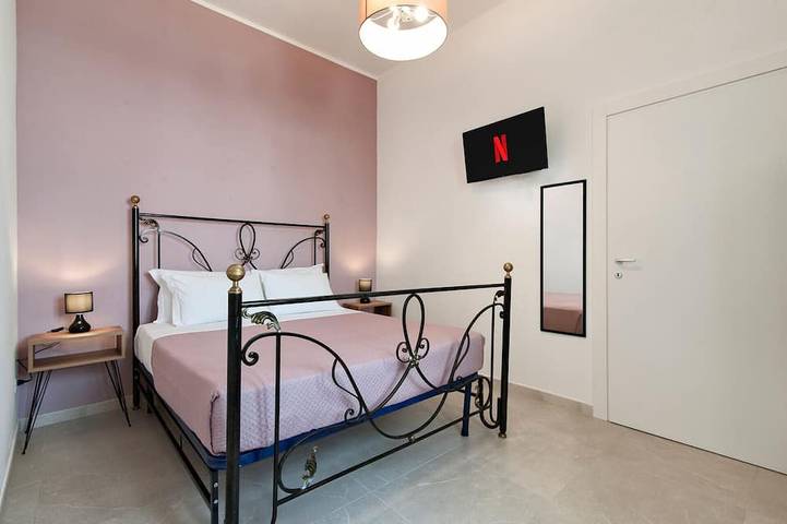 Entire apartment, Casa Fiorita Patio & Parking - Lecce Selection in Lecce, Lecce Province
