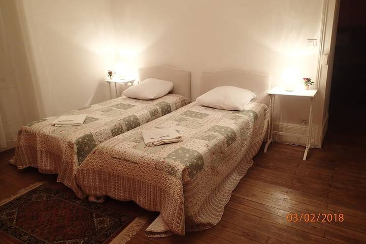 Location de vacances pour 10 personnes, avec jardin ainsi que terrasse et jacuzzi à La Chapelle-sur-Furieuse - 3