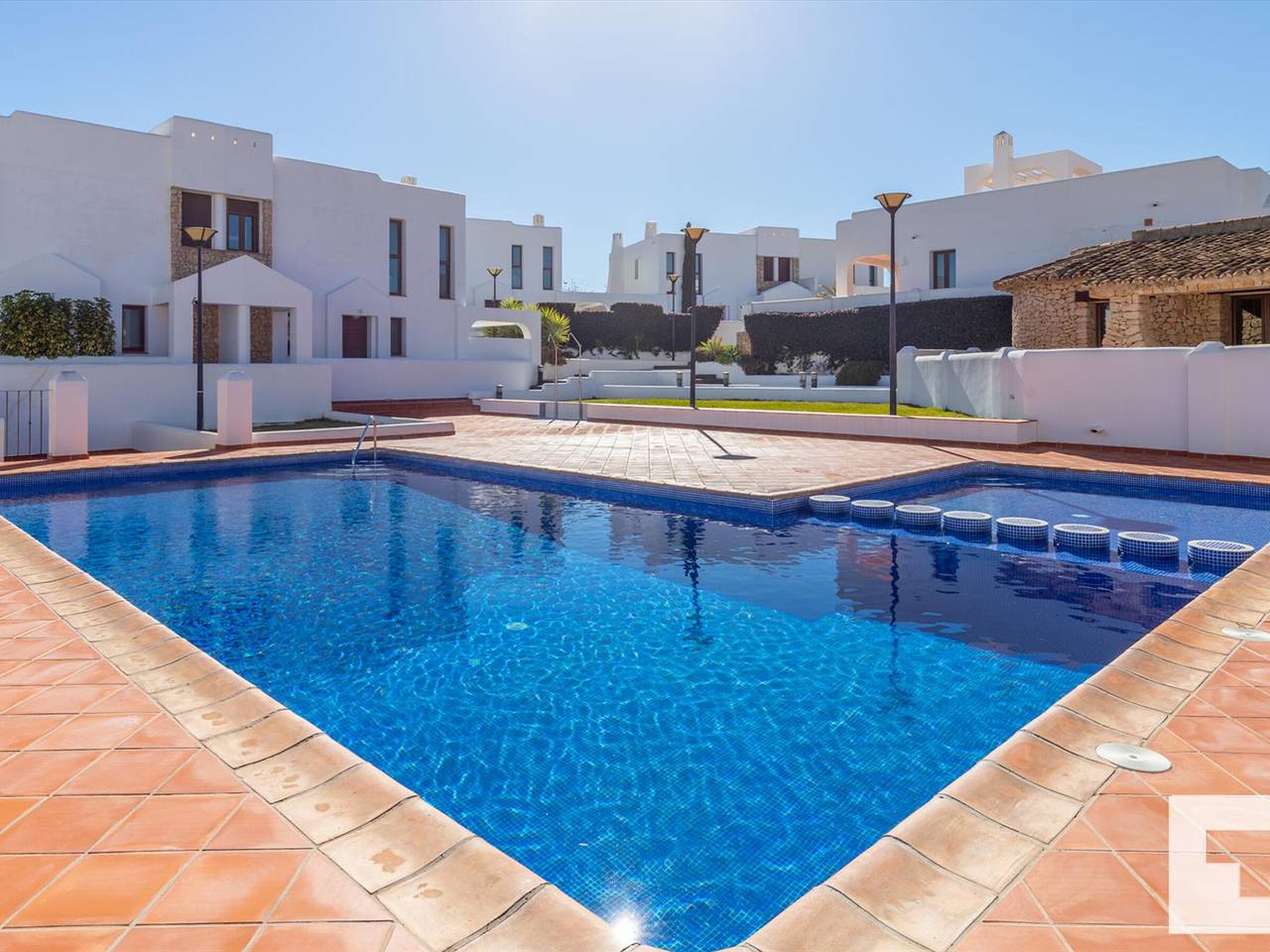 Modern Villa in Calpe: Private Terrace, Pool, A/C, Parking, Next to Nautical Club in Carrio, Calpe