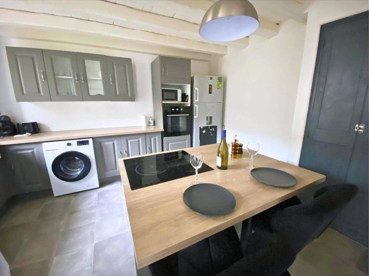 Appartement entier, Appartement plein centre du Pontet wifi terrasse clim au Rdc in Le Pontet, Vaucluse