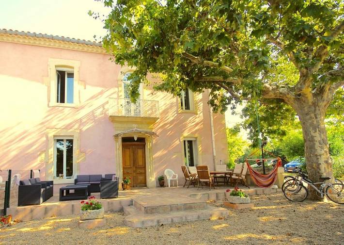 Location de vacances pour 11 personnes, avec Terrasse ainsi que Jardin et Piscine à Générac
