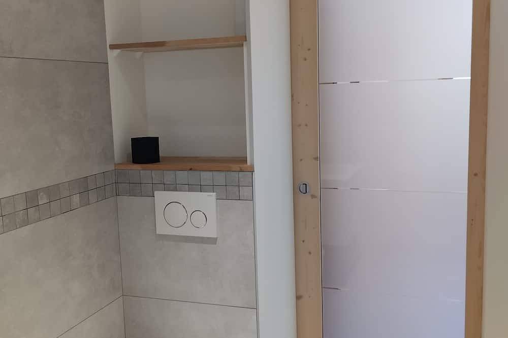 Appartement entier, Gîte studio de plain pied avec terrasse et pergola in Tournon, Région d'Albertville