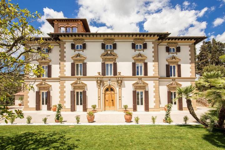 Villa per 14 persone, con giardino e sauna nonché panorama e piscina, con animali domestici in Campiglia Marittima
