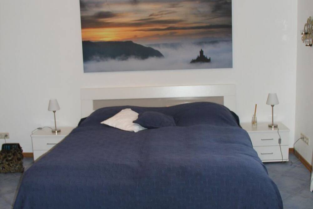 Villa Tusculana - Holiday home, shower and bath, Wc, sleeps 4 or more in Cond, Cochem