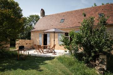 Gîte pour 4 personnes, avec jardin ainsi que terrasse et piscine à Marnac