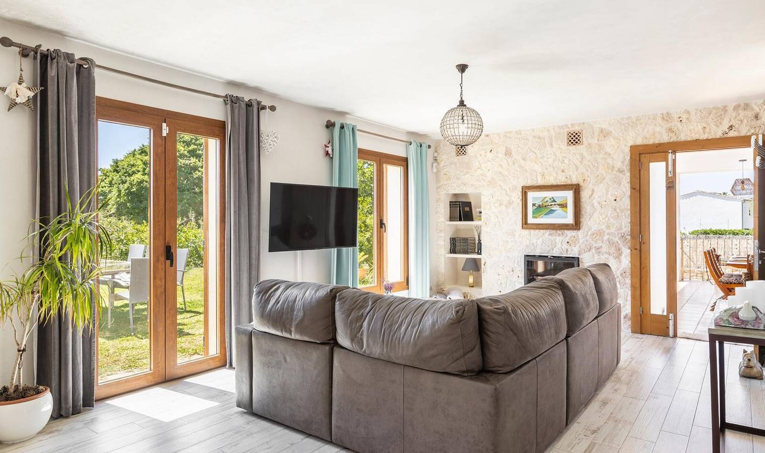 Villa 'Maria' mit Bergblick, Wlan und Klimaanlage in Port de Pollença, Pollença