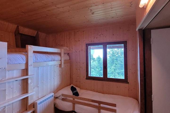 Chalet pour 8 personnes, avec piscine ainsi que jardin et balcon à Thollon-les-Mémises - 4