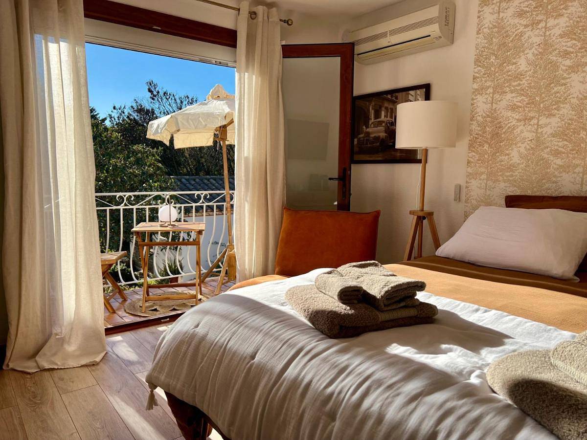 Double Room with Balcony in Pézenas, Côte méditerranéenne (France)