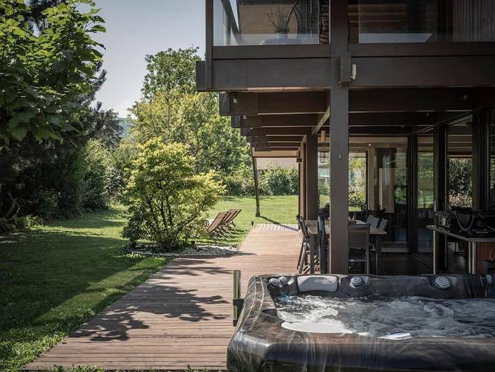 Villa voor 8 personen, with Whirlpool and Terras as well as Tuin in Saint-Jorioz
