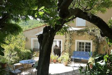 Location de vacances pour 9 personnes, avec jardin et balcon à Bargemon