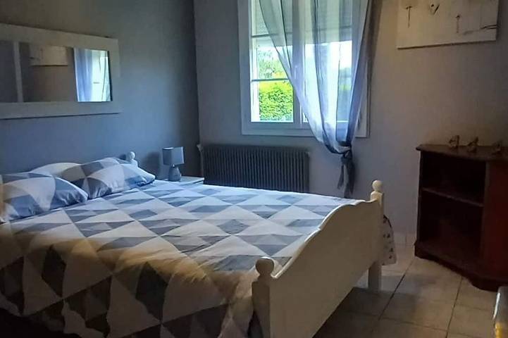 Spacious 5-bedroom house with a veranda in Sandillon, Sologne