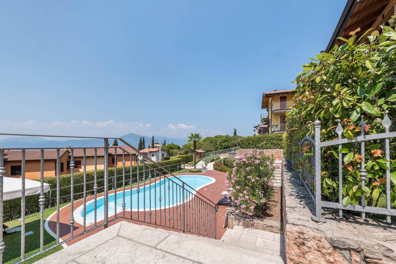 Ganze Wohnung, Wohnung 'Casa Bel Bosco' über dem Gardasee mit beheiztem Pool, Terrasse und Wlan in San Zeno di Montagna, Gardasee-Berge