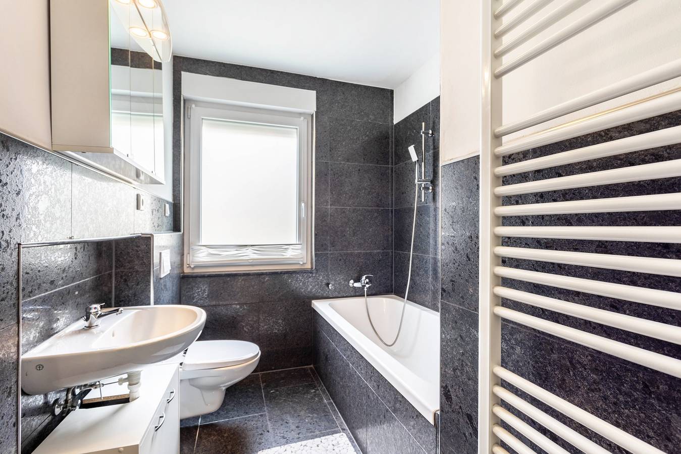 Ganze Wohnung, Apartment „Lenne Wald“ mit Bergblick, privatem Garten und Balkon in Werdohl, Märkischer Kreis
