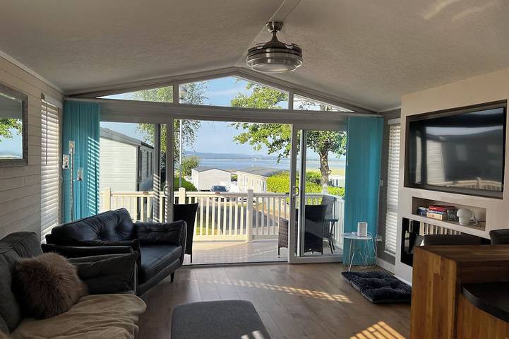 Static caravan for 4 people, with pool in Poole