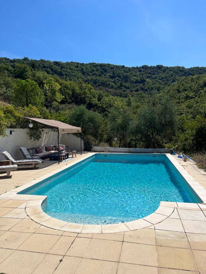 Location de vacances pour 7 personnes, avec vue ainsi que piscine et jardin, animaux acceptés à Larnas - 3