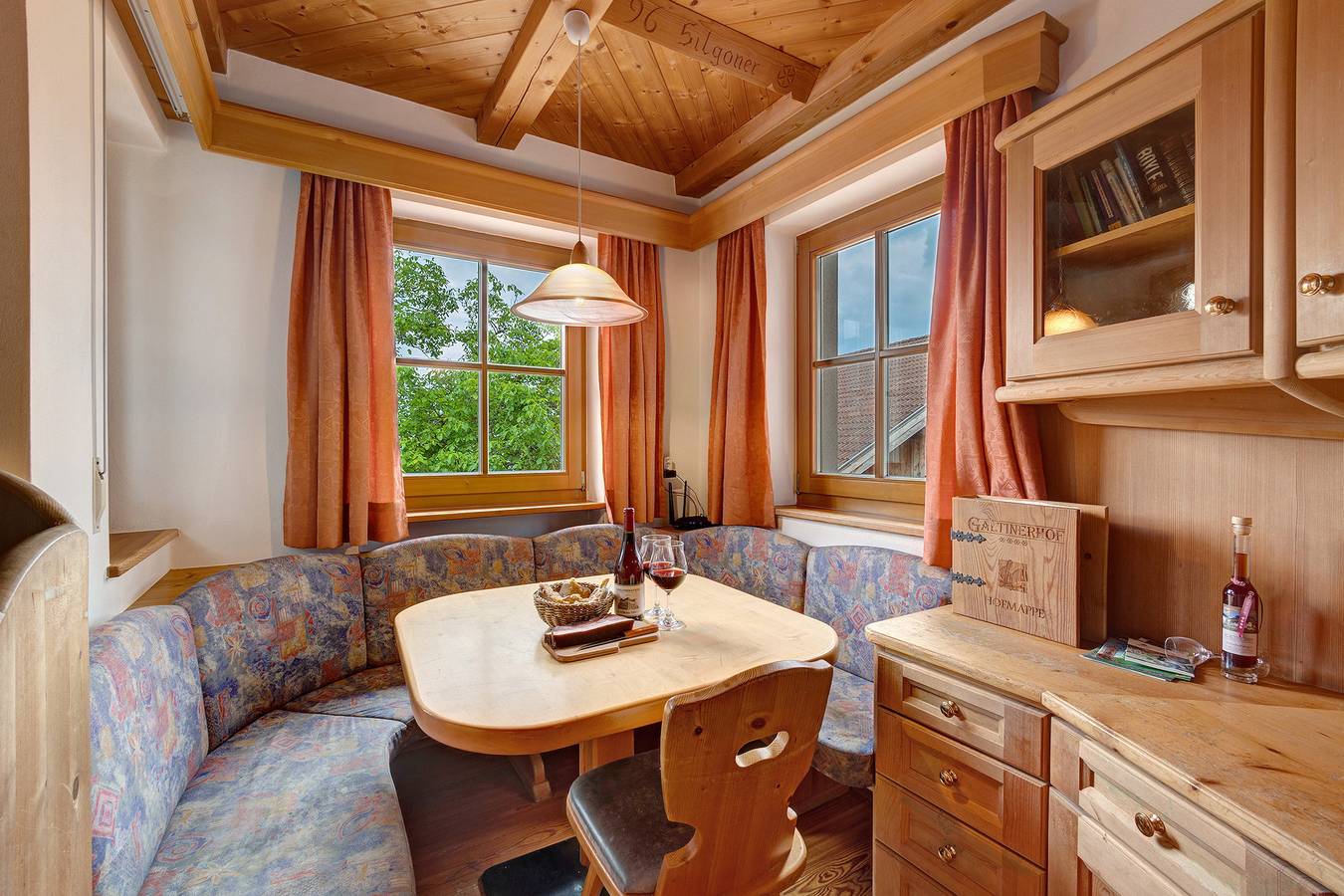 Ganze Wohnung, Ferienwohnung 'Tanne' mit Bergblick, Gemeinschaftsterrasse und Wi-Fi in Gifen, Rodeneck