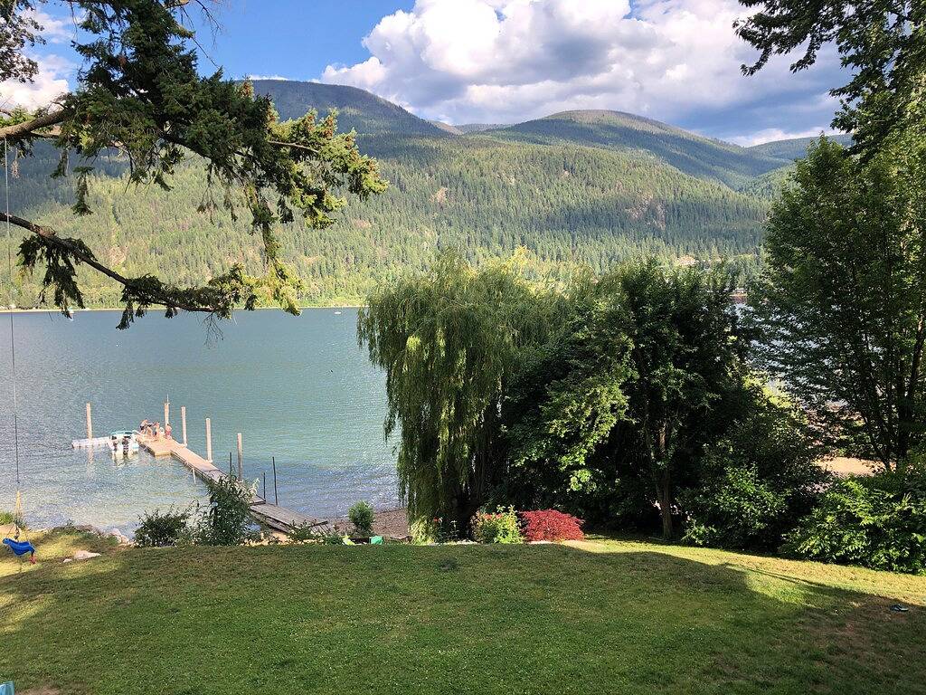 Schöne Lakefront Suite Minuten von der Stadt entfernt! in Whitewater Ski Resort