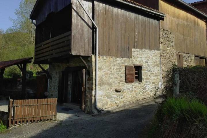 Gîte pour 4 personnes, avec terrasse ainsi que jardin et vue, animaux acceptés à Fougaron